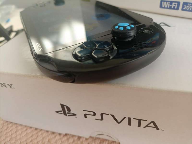 PS Vita Slim Console with Original Packaging +8GB Memory Card