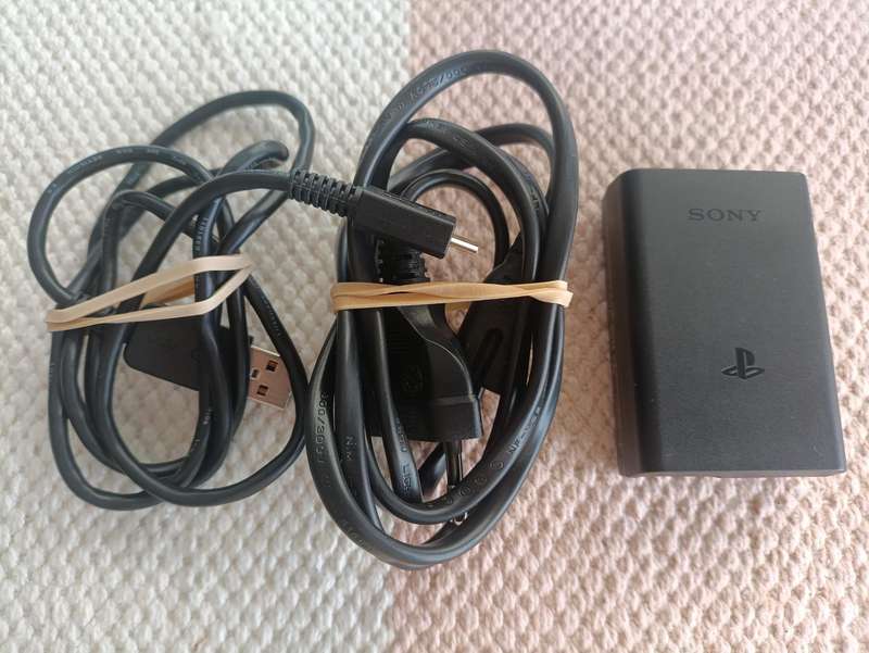 PS Vita Slim Console with Original Packaging +8GB Memory Card