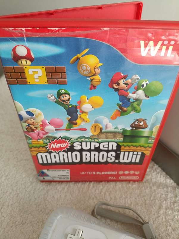 Nintendo Wii Console +New Super Mario Bros. Wii