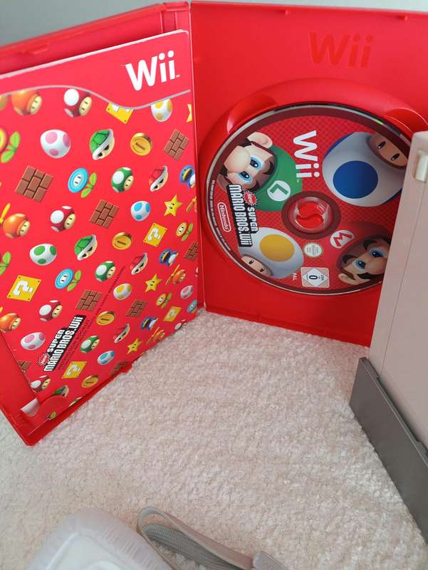 Nintendo Wii Console +New Super Mario Bros. Wii