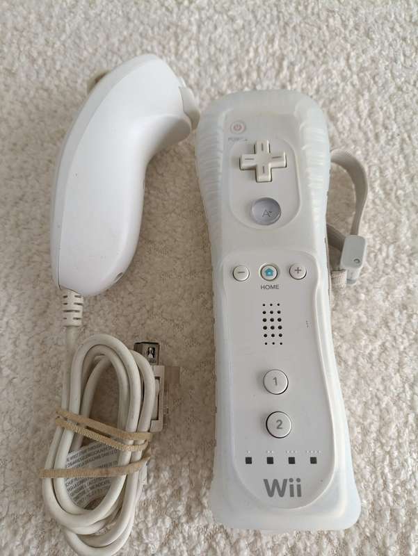 Nintendo Wii Console +New Super Mario Bros. Wii