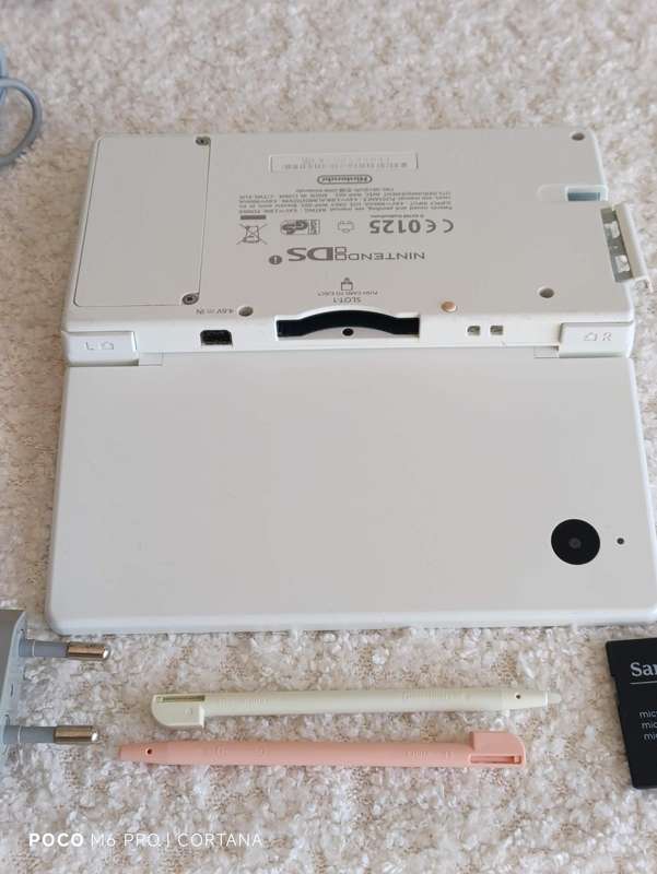 Nintendo Dsi Console +Charger