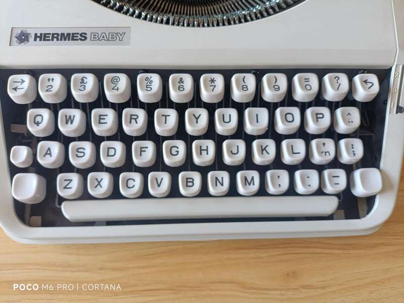 Hermes Baby Qwerty Keyboard Type Writer with Cover