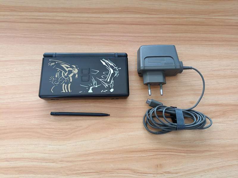 Nintendo Ds Lite Console With New Cover Plates +Original Stylus and Charger