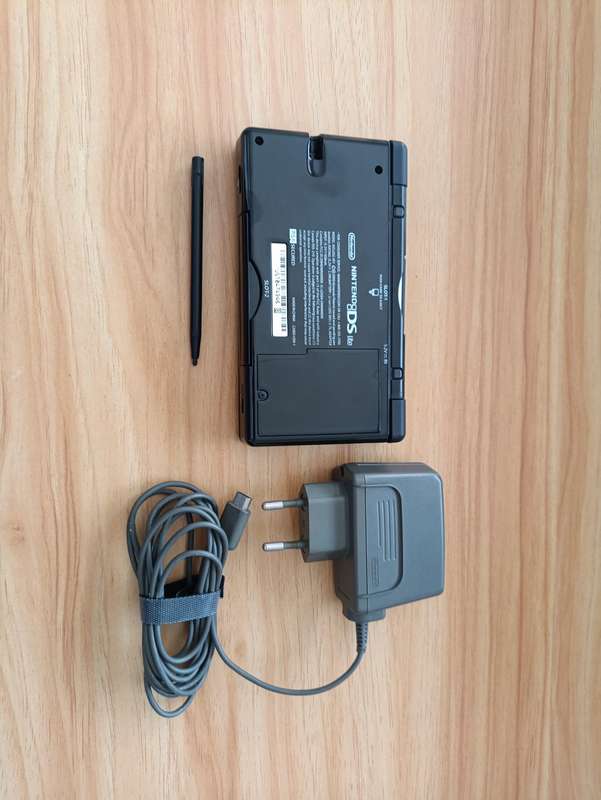 Nintendo Ds Lite Console With New Cover Plates +Original Stylus and Charger