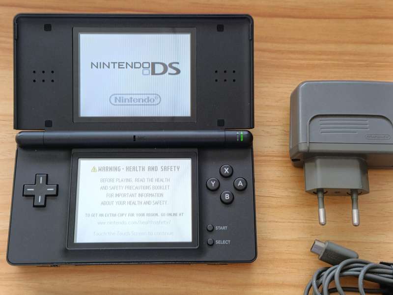 Nintendo Ds Lite Console With New Cover Plates +Original Stylus and Charger
