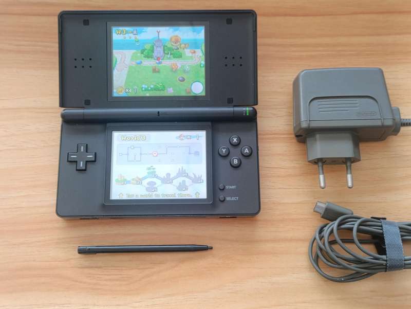 Nintendo Ds Lite Console With New Cover Plates +Original Stylus and Charger