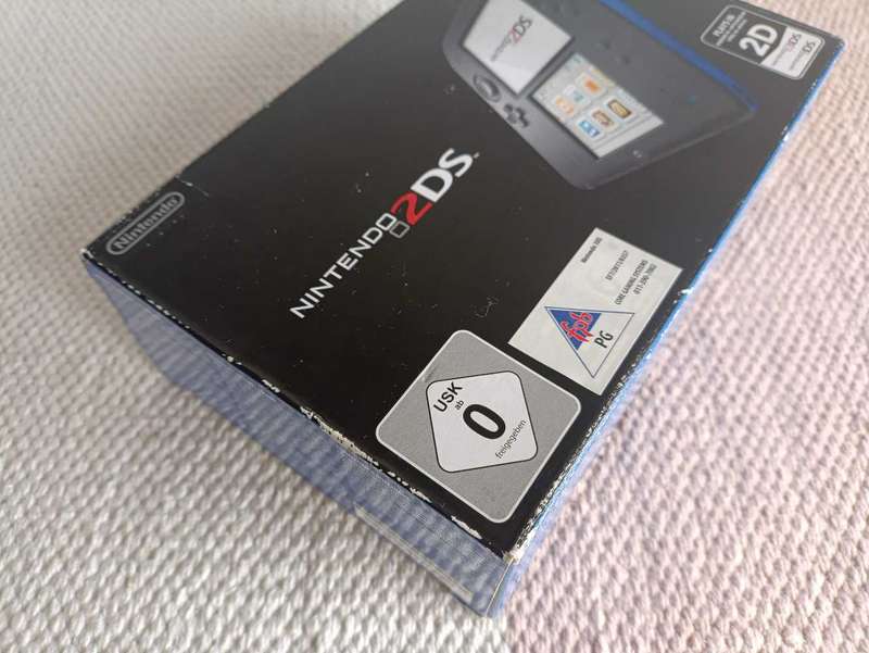 Nintendo 2DS console +Box + Original Stylus