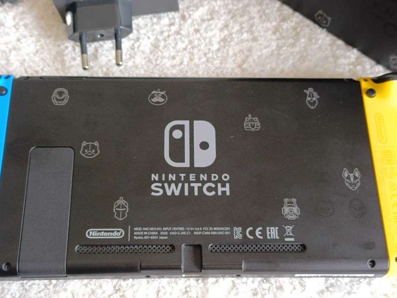 Nintendo Switch Fortnite Edition Console +Protective Carry Case