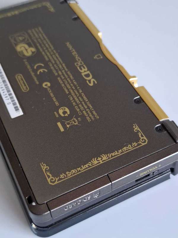 Nintendo 3Ds Console +Charger