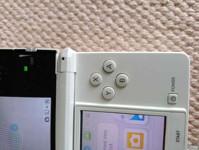 Nintendo 3DS Console Eur Region +Charger  as is