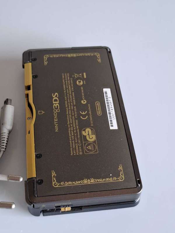 Nintendo 3Ds Console +Charger