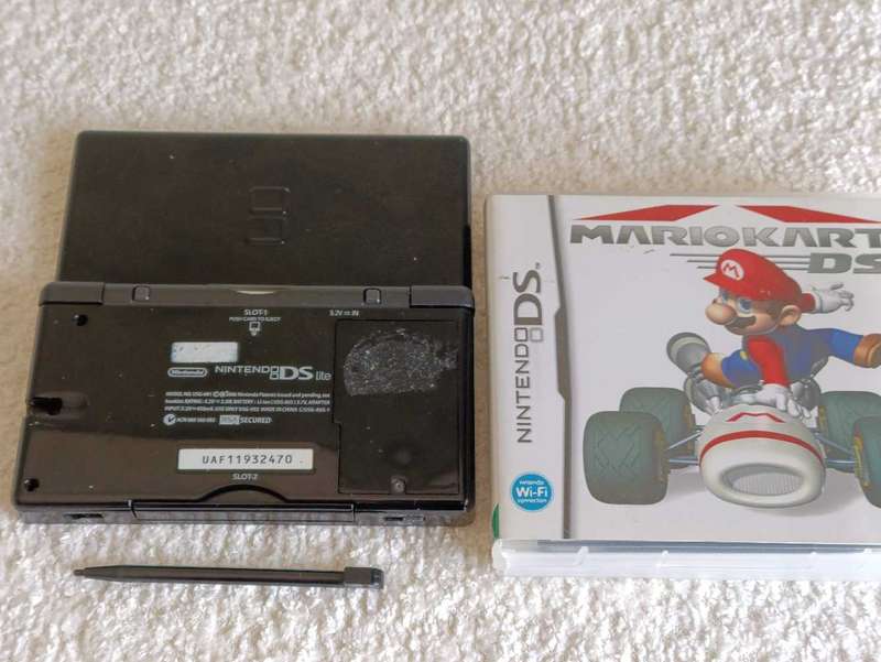 Nintendo Ds lite Console +MarioKart