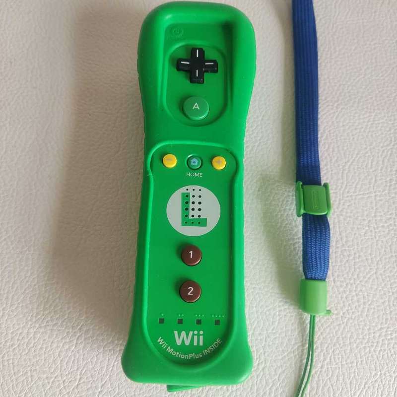 Wii  Remote Plus Controller Luigi       Edition