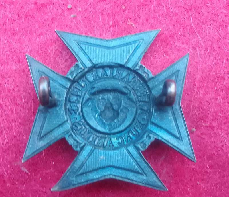 KAFFRARIAN RIFLES BLACK METAL CAP BADGE-WORN FROM 1964- 2 LUGS