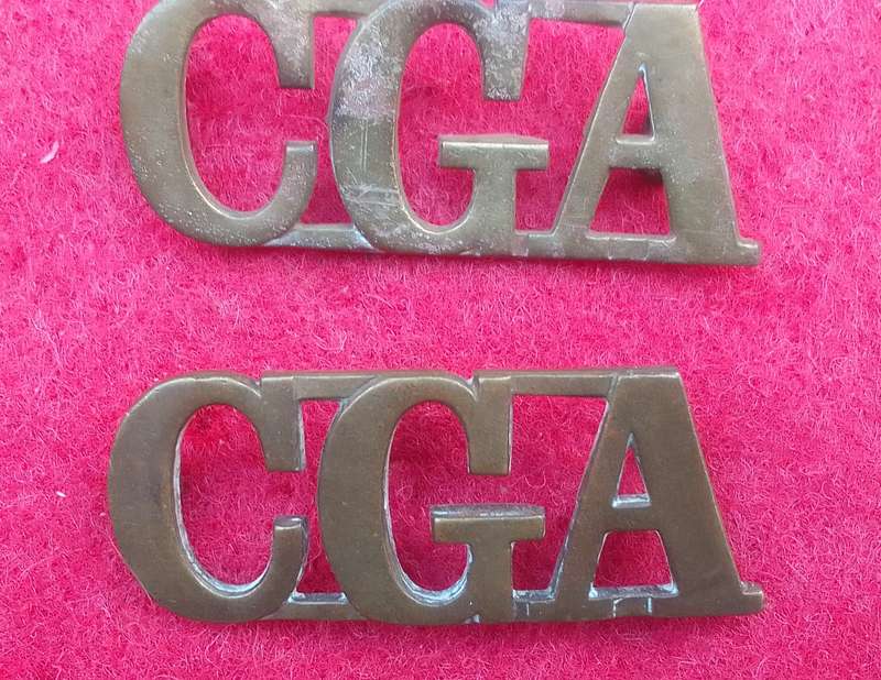 SOUTH AFRICA - SOUTH AFRICA CAPE GARRISON ARTILLERY PAIR OF METAL SHOULDER TITLES
