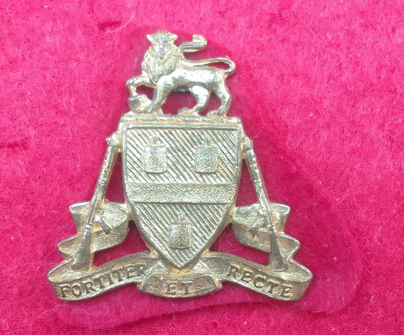 JOHANNESBURG REGT. GILDING METAL CAP BADGE-APPROVED IN 1962- 1ST ISSUE- 2X SCREW LUGS (REPLACED)
