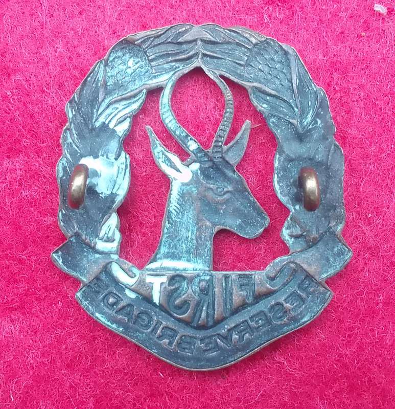 SOUTH AFRICA - WWII- 1ST RESERVE BRIGADE CAP BADGE