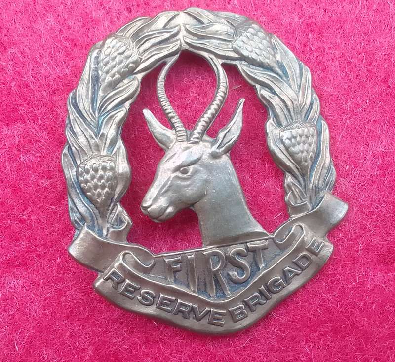 SOUTH AFRICA - WWII- 1ST RESERVE BRIGADE CAP BADGE