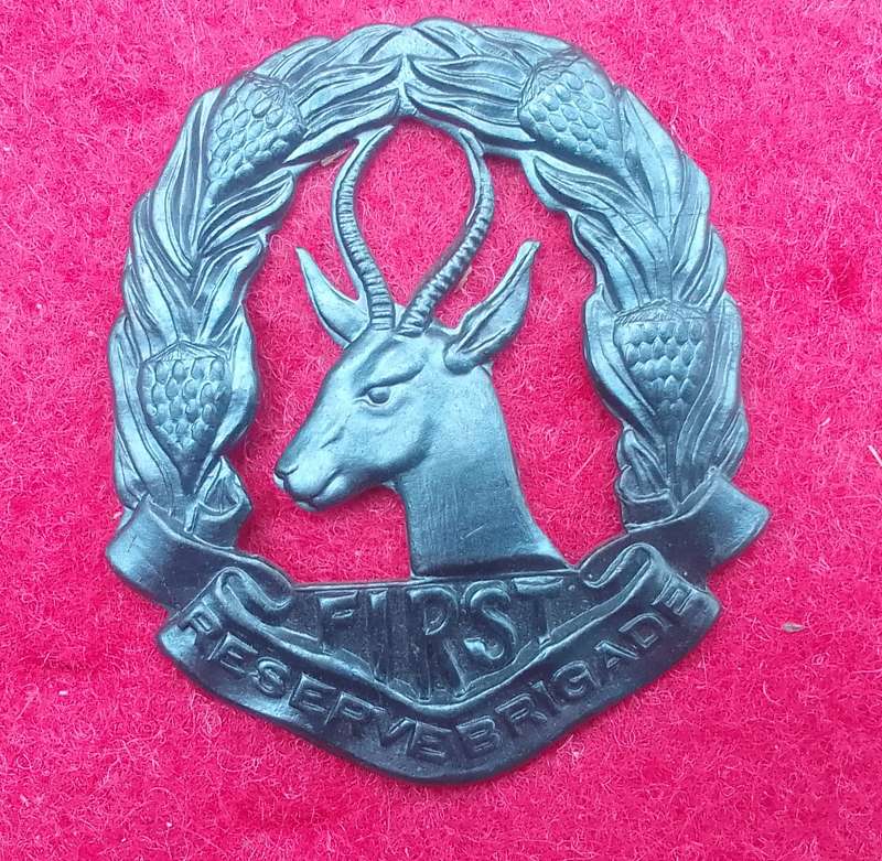 SOUTH AFRICA - WWII- 1ST RESERVE BRIGADE CAP BADGE