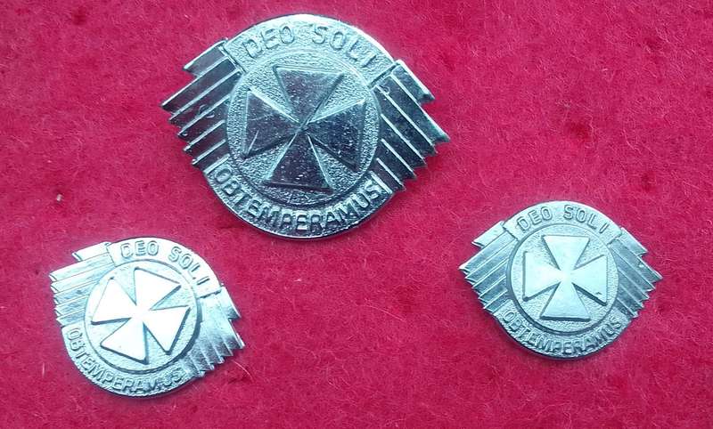 REGIMENT DAN PIENAAR CAP & COLLAR BADGE SET