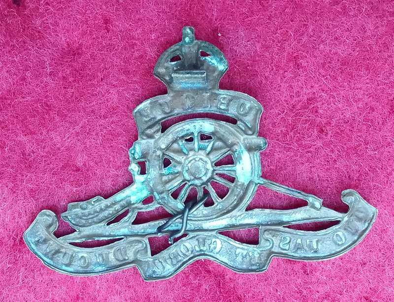 WW11 ROYAL ARTILLERY CAP BADGE