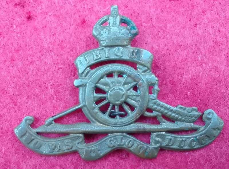 WW11 ROYAL ARTILLERY CAP BADGE