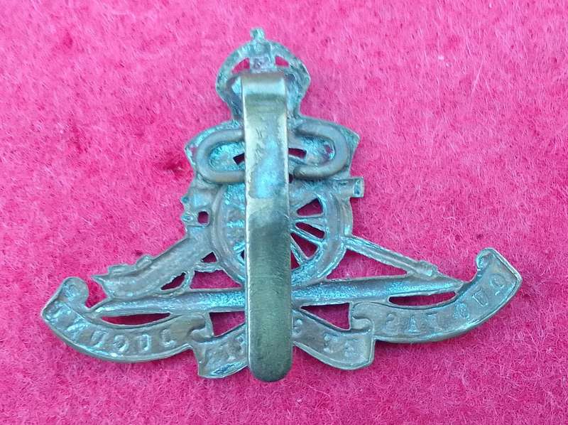 WW11 ROYAL ARTILLERY CAP BADGE