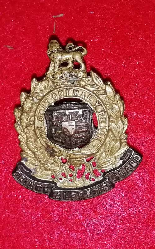 PRINCE ALFRED GUARD CAP BADGE