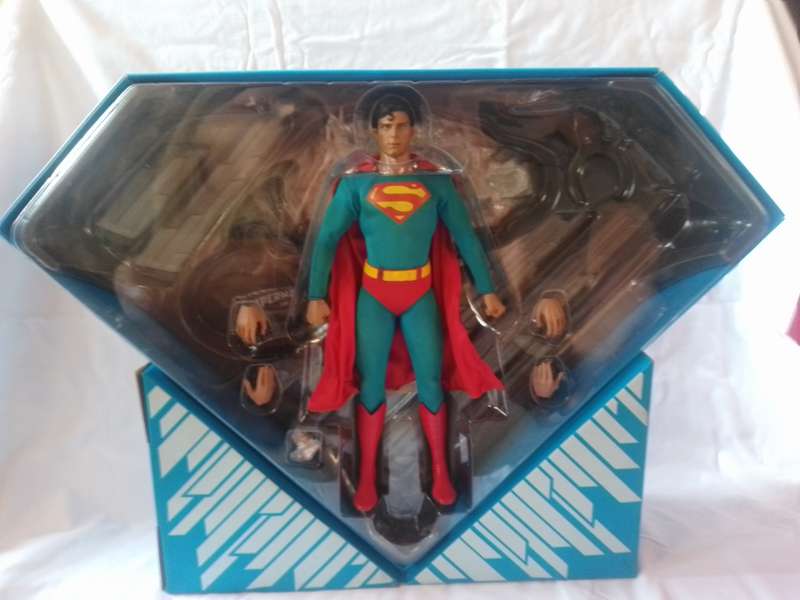 Hot Toys Superman - Christopher Reeve 1/6 Scale Movie Masterpiece - 1978 Figure