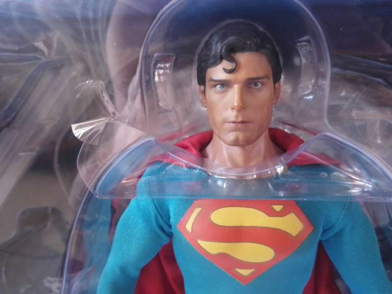 Hot Toys Superman - Christopher Reeve 1/6 Scale Movie Masterpiece - 1978 Figure