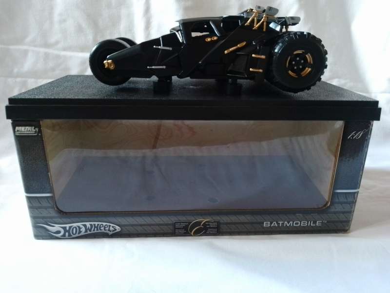 Hot wheels 1:18 scale Batman begins 2004 tumbler,Exclusive edition