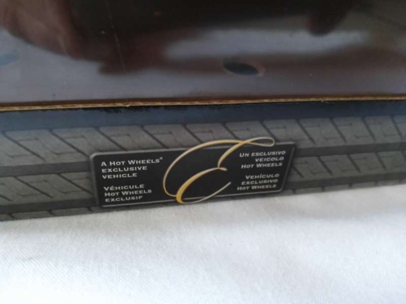 Hot wheels 1:18 scale Batman begins 2004 tumbler,Exclusive edition