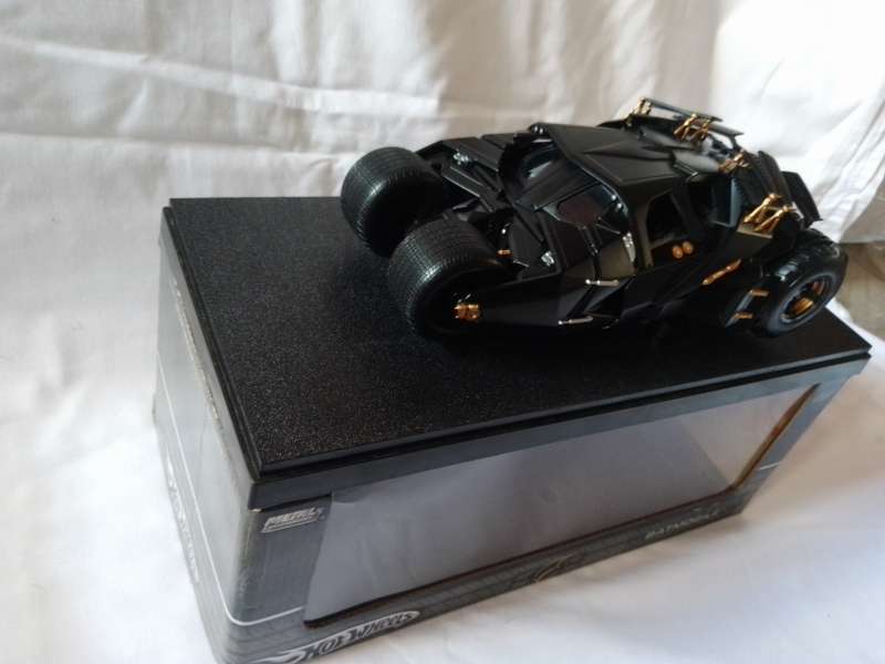 Hot wheels 1:18 scale Batman begins 2004 tumbler,Exclusive edition