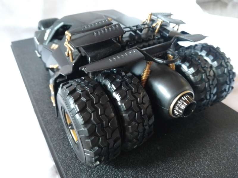 Hot wheels 1:18 scale Batman begins 2004 tumbler,Exclusive edition