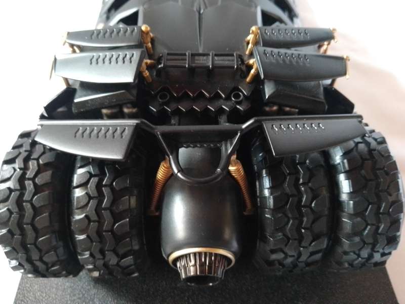 Hot wheels 1:18 scale Batman begins 2004 tumbler,Exclusive edition