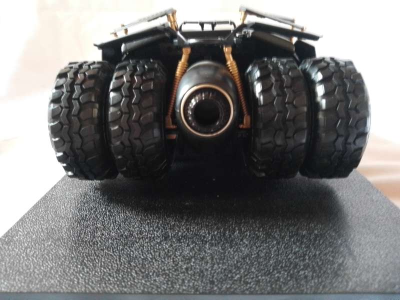 Hot wheels 1:18 scale Batman begins 2004 tumbler,Exclusive edition