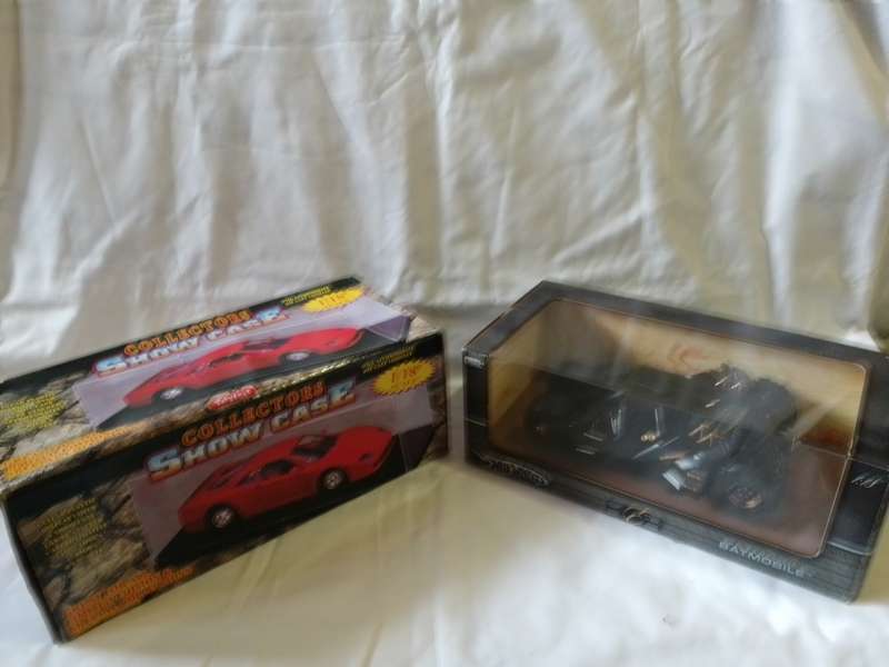 Hot wheels 1:18 scale Batman begins 2004 tumbler,Exclusive edition