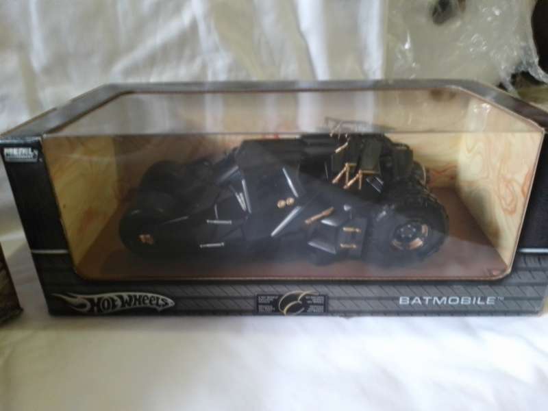 Hot wheels 1:18 scale Batman begins 2004 tumbler,Exclusive edition