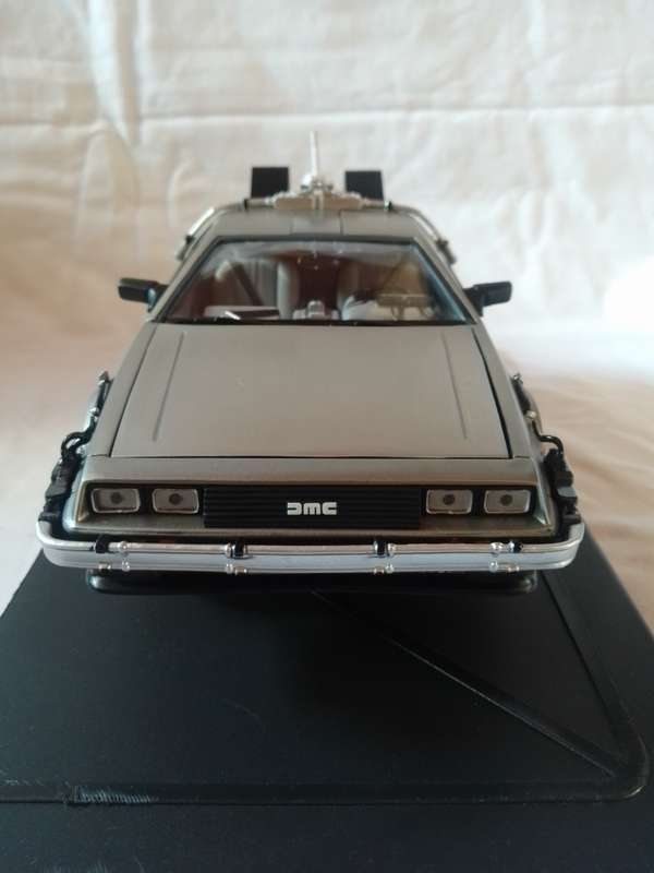 Sun Star Dolorean "Back to the future 2" Time machine 1:18 scale.