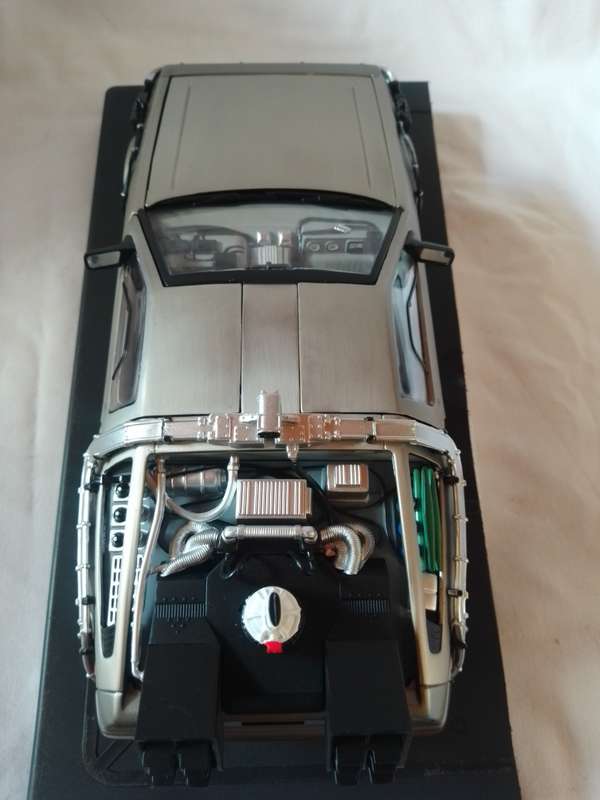 Sun Star Dolorean "Back to the future 2" Time machine 1:18 scale.