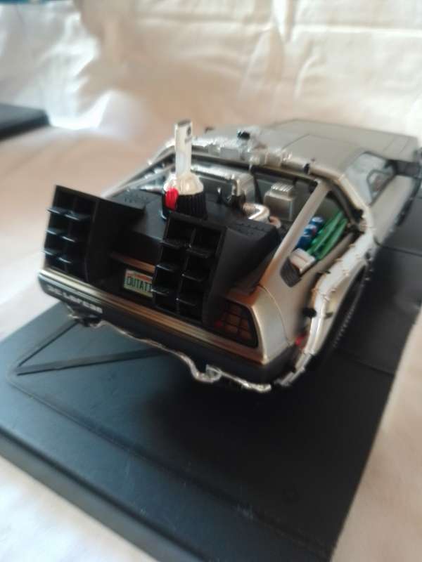 Sun Star Dolorean "Back to the future 2" Time machine 1:18 scale.