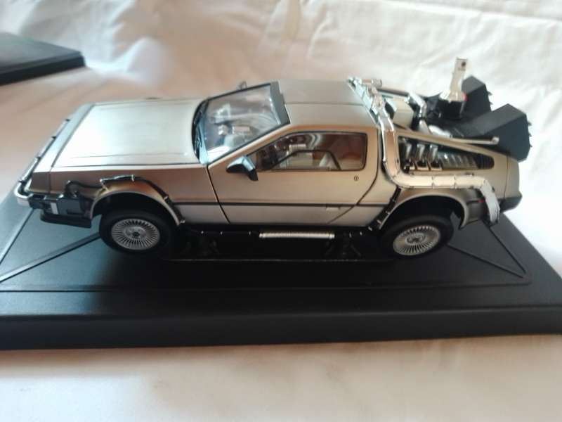 Sun Star Dolorean "Back to the future 2" Time machine 1:18 scale.