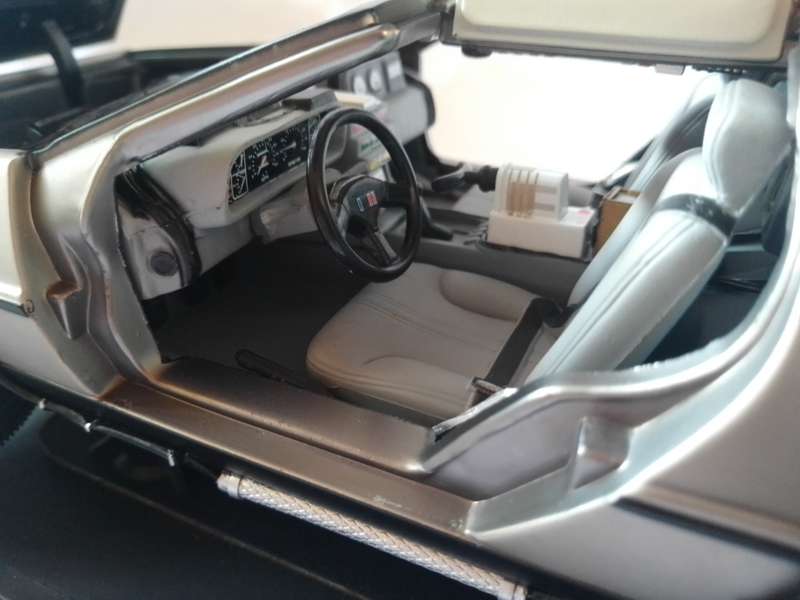 Sun Star Dolorean "Back to the future 2" Time machine 1:18 scale.