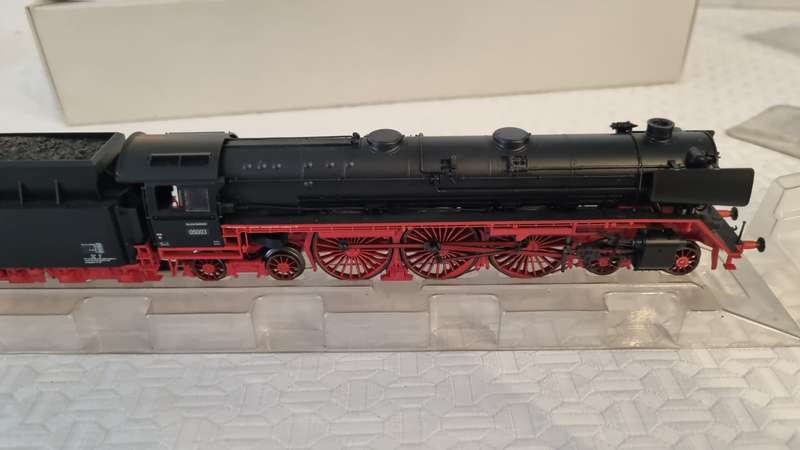 Marklin 39050 HO Scale Steam Locomotive with Tender and Suethe smoke generator.