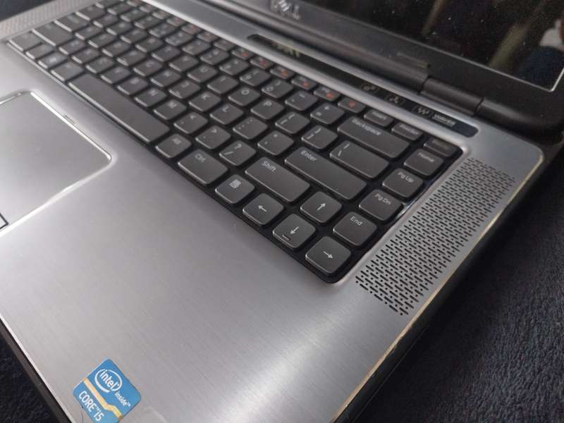 i5 DELL XPS L502x LAPTOP WITH JBL SOUND