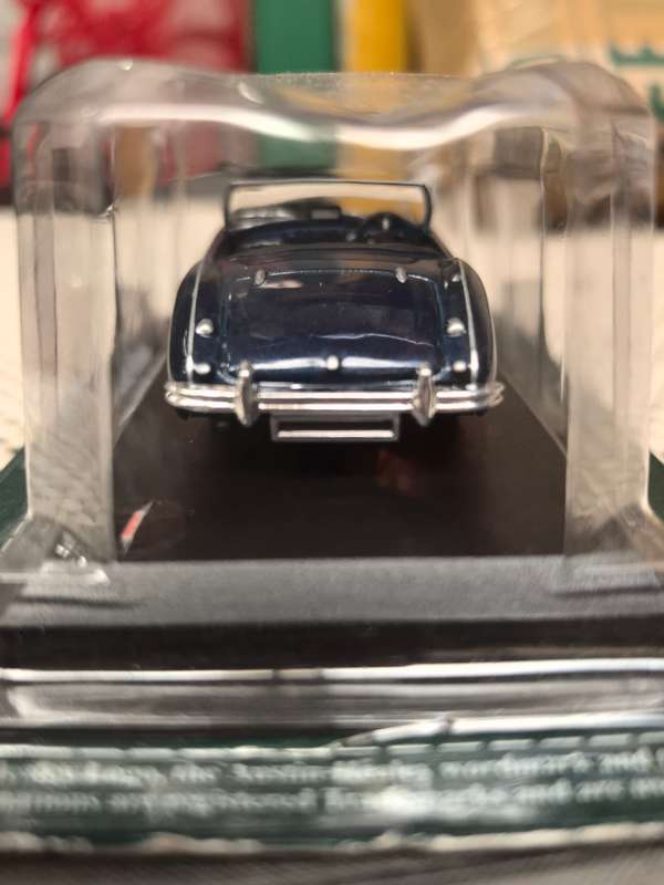 DIE CAST AUSTIN HEALY 100 CONVERTABLE