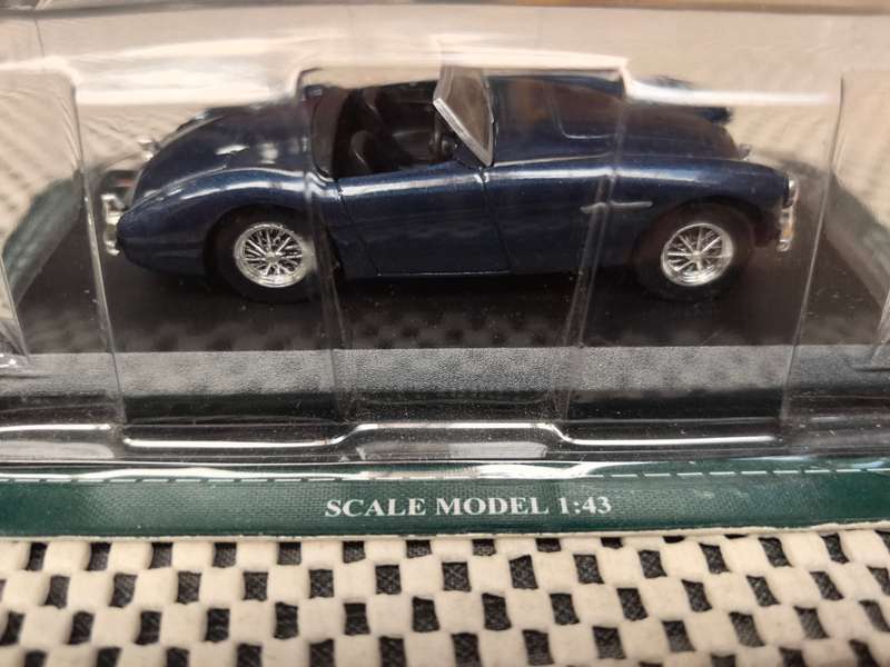 DIE CAST AUSTIN HEALY 100 CONVERTABLE