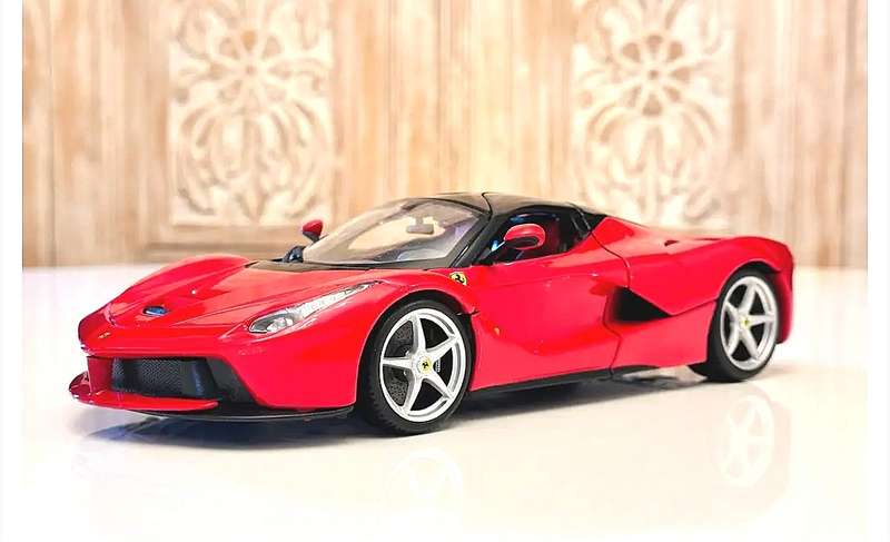 Ferrari La Ferrari 1:18 Burago Die Cast