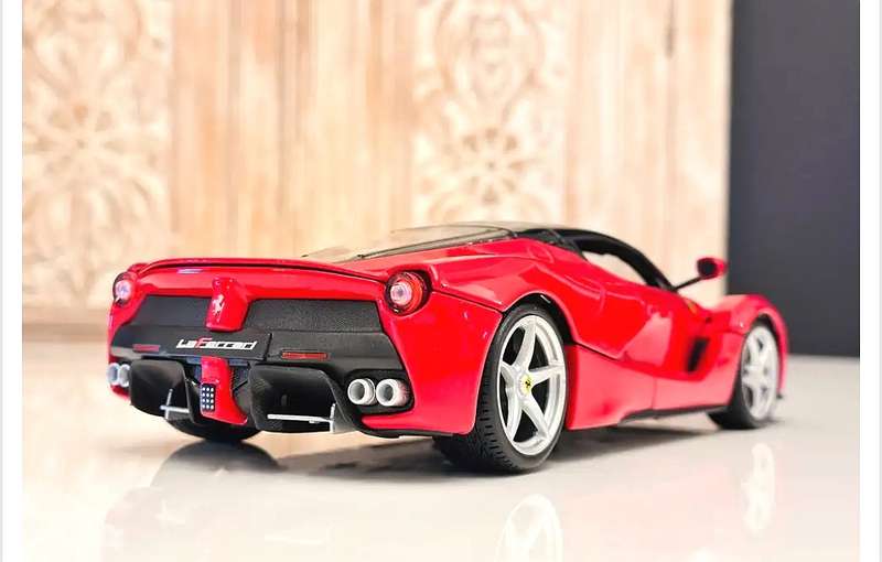 Ferrari La Ferrari 1:18 Burago Die Cast